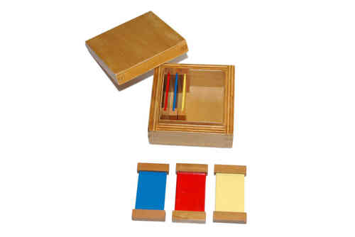 Boîte avec 2 tablettes de chaque couleur rouge, bleu et jaune